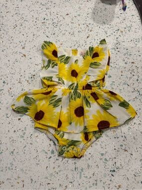 Ivy City Co Trixi Baby Sunflower Skirted Romper Dress 3–6M Like New